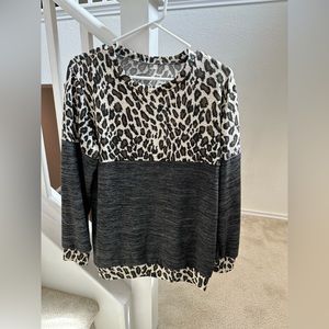 Leopard and dark grey long sleeve - women’s medium